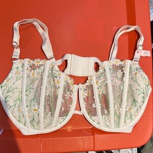 Victoria's Secret Cream Floral Embroidered Bra